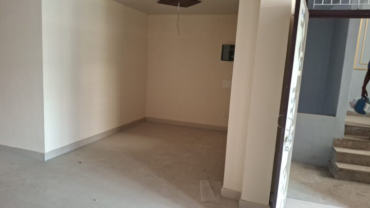Room, sector 27 6 Bedroom 220 Sq.Mt. Independent House In Sector 27 Noida 9006325