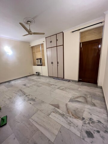 Room in 3 BHK Builder Floor at Greater Kailash ii – for Rent