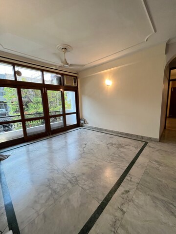 Room in 3 BHK Builder Floor at Greater Kailash ii – for Rent