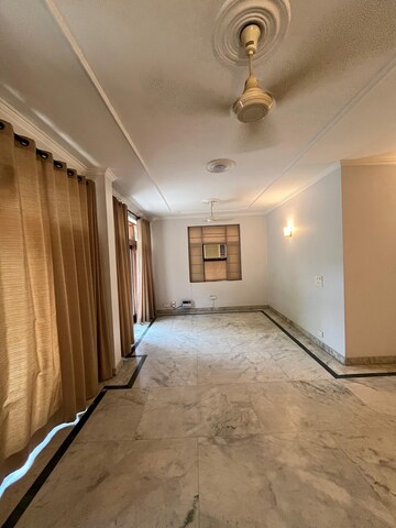 Room in 3 BHK Builder Floor at Greater Kailash ii – for Rent