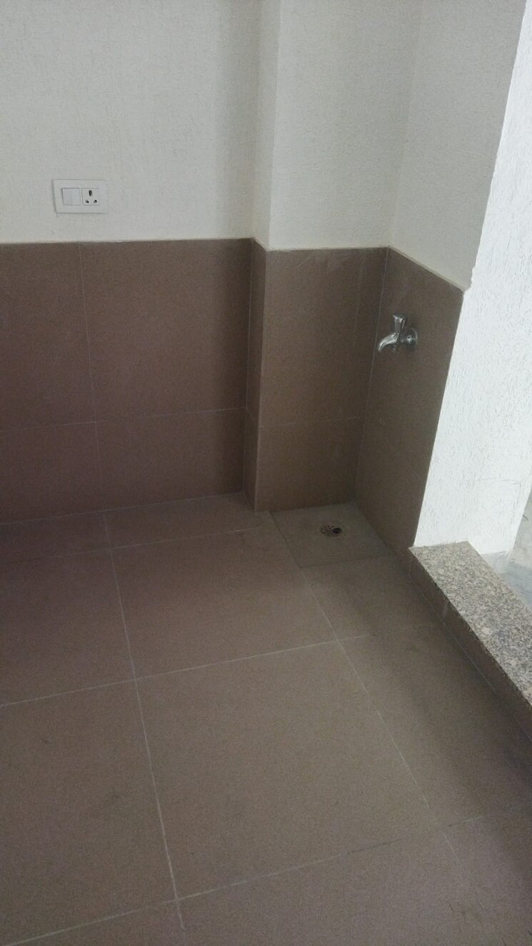 Room, east of kailash 3 Bedroom 200 Sq.Yd. Builder Floor In East Of Kailash Delhi 9006335