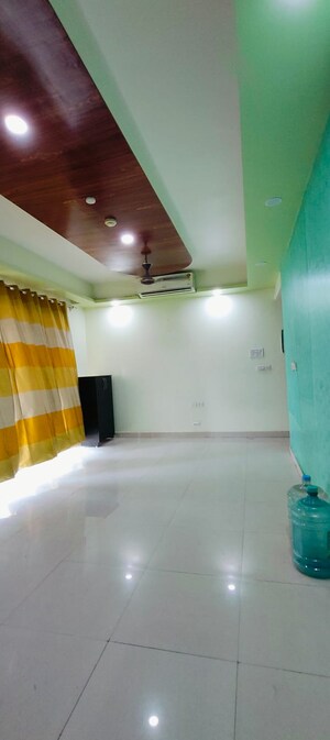 Room in 3 BHK Apartment at Mahagun Mirabella, Sector 79 – for Rent