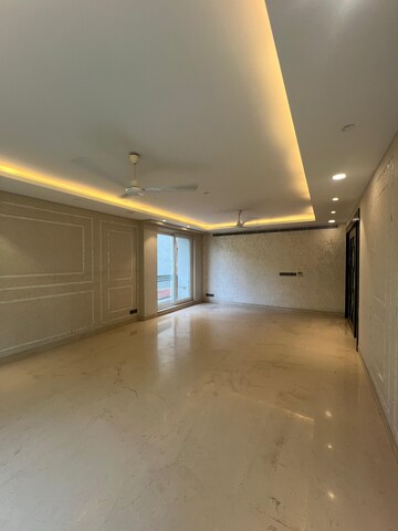Room in 4 BHK Builder Floor at Chirag Enclave – for Rent