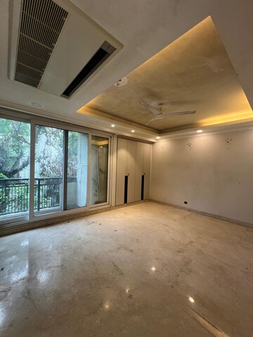 Room in 4 BHK Builder Floor at Chirag Enclave – for Rent