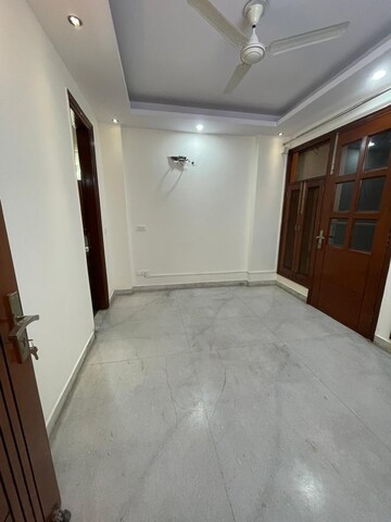 Room in 3 BHK Builder Floor at Chittaranjan Park – for Rent