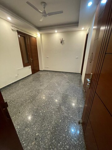 Room in 3 BHK Builder Floor at Chittaranjan Park – for Rent