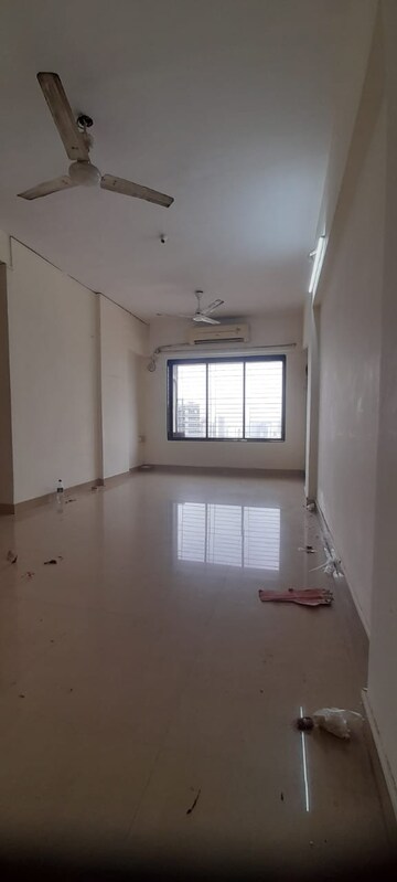 Room in 2 BHK Apartment at Raj Villa Goregaon, Goregaon West – for Rent