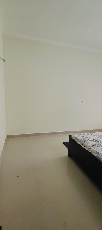 Furnished Amenities in 3 BHK Apartment at Aims Golf Avenue II, Sector 75 – for Rent