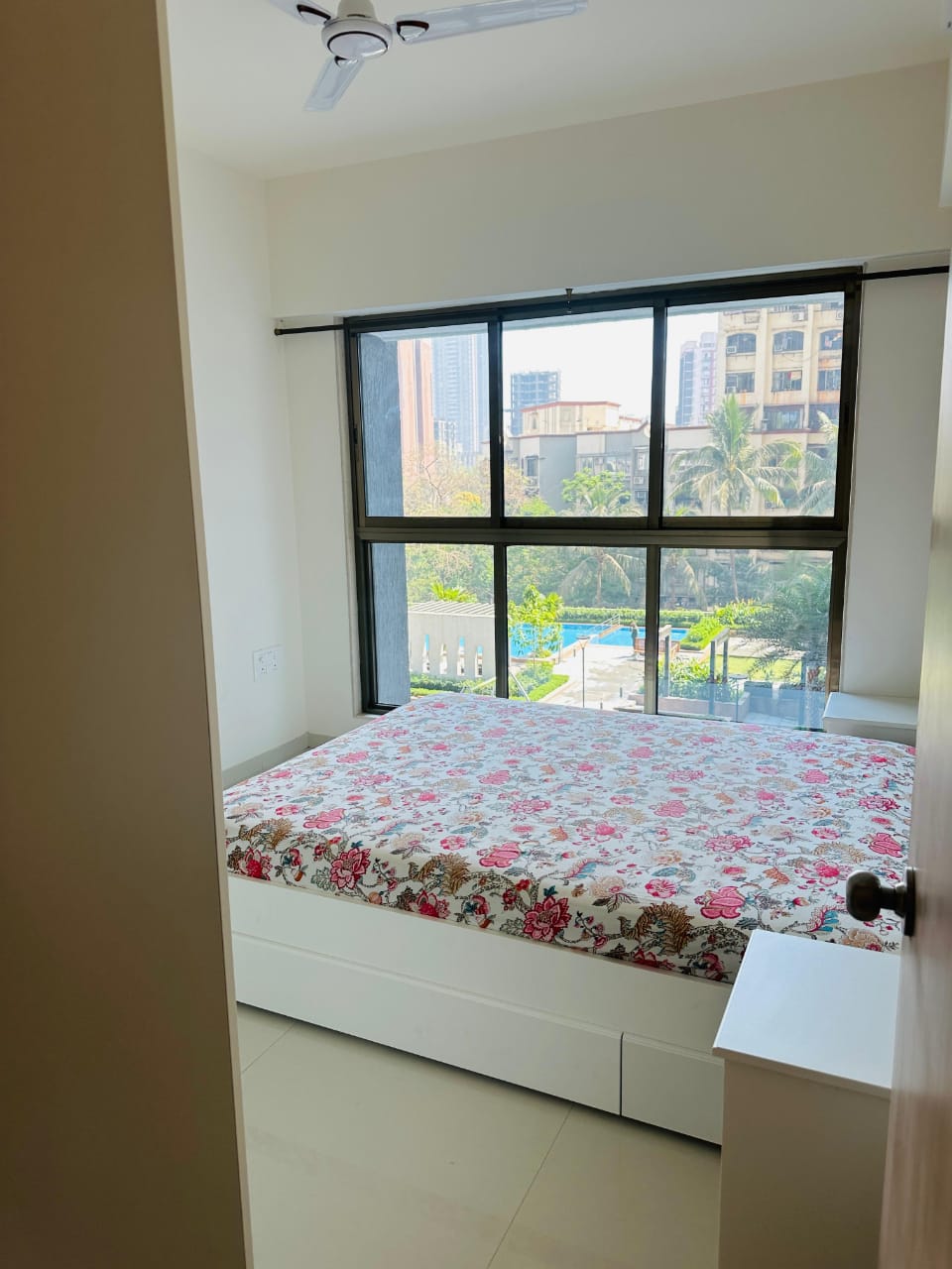 Pg For Rent in Malad West 