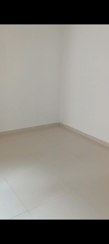 Room in 2 BHK Apartment at Runwal Eirene, Balkum Pada – for Rent