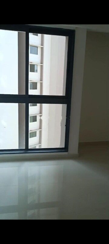 Room in 2 BHK Apartment at Runwal Eirene, Balkum Pada – for Rent