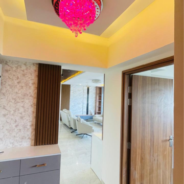 Room in 3.5 BHK Apartment at Experion Capital, Vibhuti Khand – for Rent