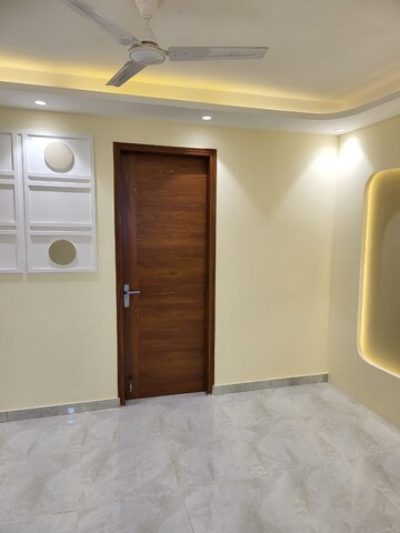 Room in 2 BHK Builder Floor at Amar Colony – for Rent