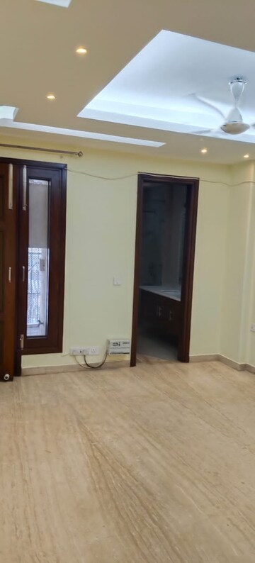 Room in 2 BHK Builder Floor at Sant Nagar – for Rent
