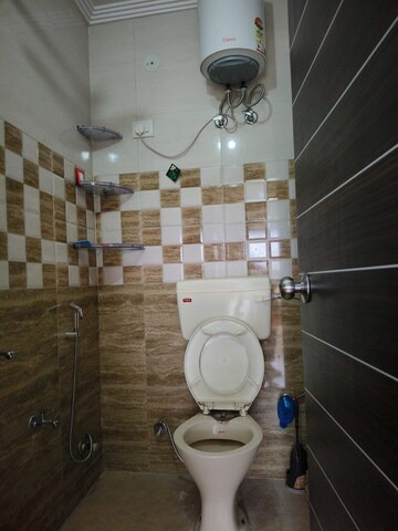 Bathroom in 1.5 BHK Builder Floor at Lajpat Nagar 4 – for Rent