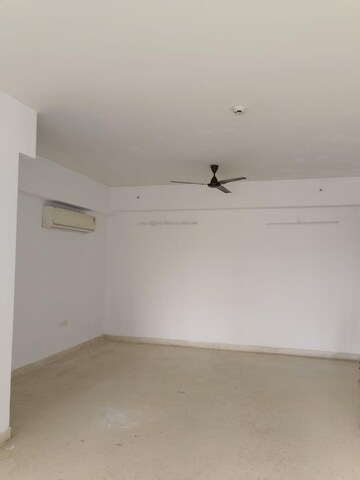 Room in 3 BHK Apartment at DLF Regal Gardens, Sector 90 – for Rent