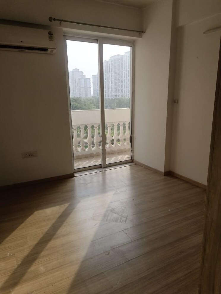 Room, dlf-regal-gardens 3 Bedroom 1744 Sq.Ft. Apartment In Sector 90 Gurgaon 9006512
