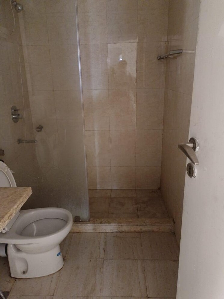 Bathroom, dlf-regal-gardens 3 Bedroom 1744 Sq.Ft. Apartment In Sector 90 Gurgaon 9006512