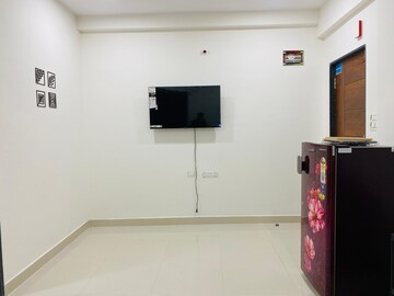 Furnished Amenities in 1 BHK Builder Floor at Madhapur – for Rent