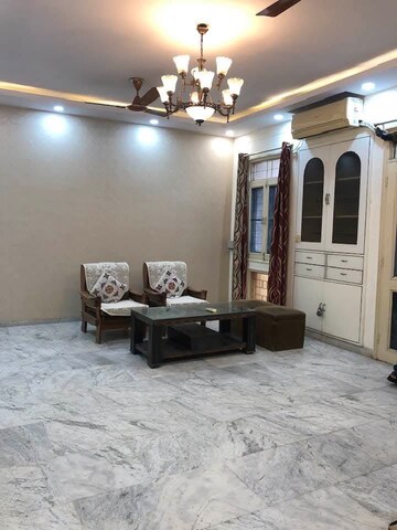 2 BHK Apartment For Rent in Vasant Apartments, Sector 13