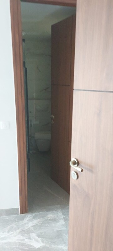 Furnished Amenities in 4 BHK Builder Floor at Milestone 32nd Avenue, Sector 15 – for Rent
