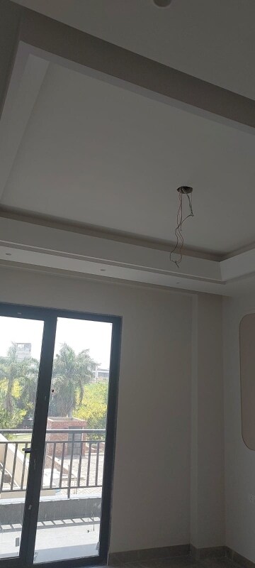 Furnished Amenities in 4 BHK Builder Floor at Milestone 32nd Avenue, Sector 15 – for Rent