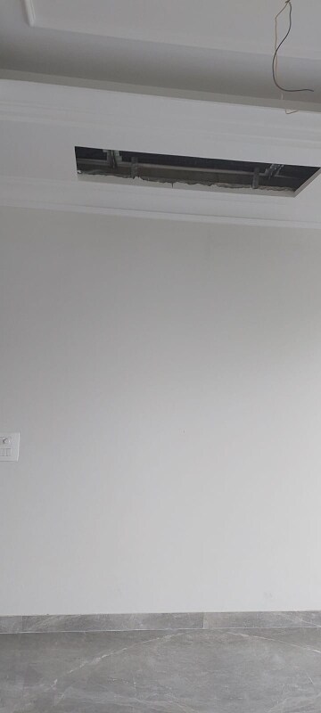 Room in 4 BHK Builder Floor at Milestone 32nd Avenue, Sector 15 – for Rent