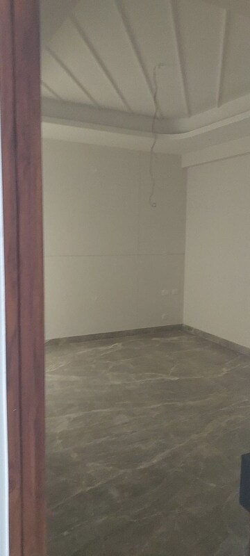 Room in 4 BHK Builder Floor at Milestone 32nd Avenue, Sector 15 – for Rent