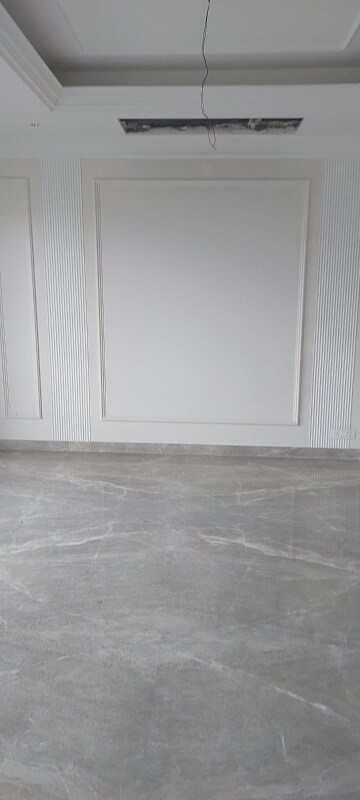 Room in 4 BHK Builder Floor at Milestone 32nd Avenue, Sector 15 – for Rent
