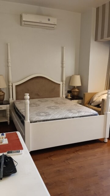 Bedroom in 3 BHK Builder Floor at Lotus Plaza Gurgaon, Sector 14 – for Rent