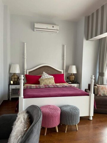 Bedroom in 3 BHK Builder Floor at Lotus Plaza Gurgaon, Sector 14 – for Rent