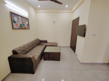 Living Room in 2 BHK Builder Floor at Unitech South City 1, South City 1 – for Rent