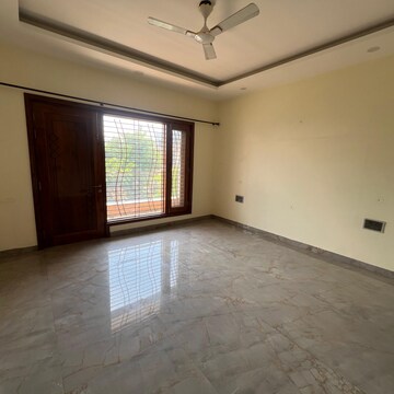 Room in 3.5 BHK Builder Floor at Sector 105 – for Rent
