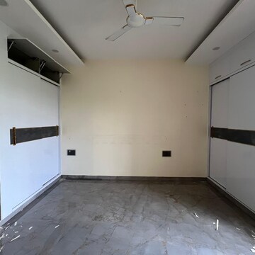 Room in 3.5 BHK Builder Floor at Sector 105 – for Rent