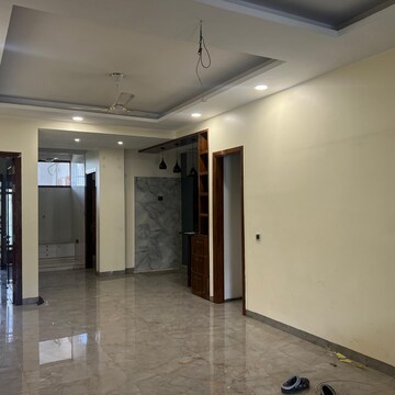 Room in 3.5 BHK Builder Floor at Sector 105 – for Rent