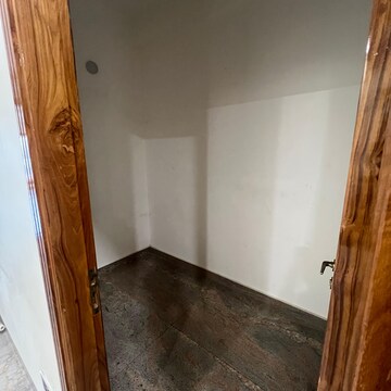 Bedroom in 3.5 BHK Builder Floor at Sector 105 – for Rent