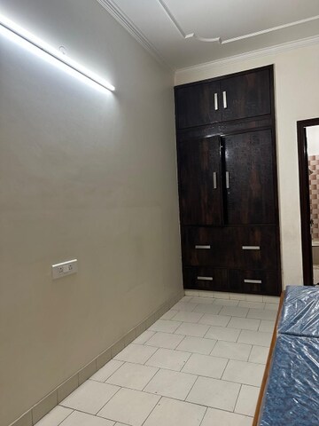 Room in 3 BHK Builder Floor at Milestone 32nd Avenue, Sector 15 – for Rent