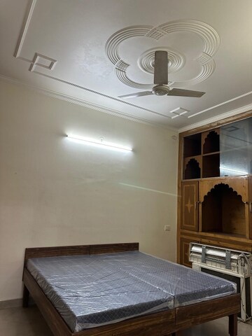 Room in 3 BHK Builder Floor at Milestone 32nd Avenue, Sector 15 – for Rent