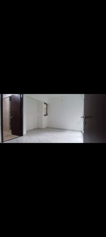 Room in 2 BHK Apartment at Raymond Ten X Habitat, Pokhran Road No Two – for Rent