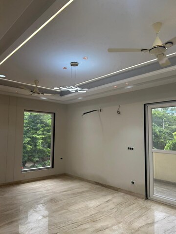 Room in 4 BHK Builder Floor at Green Fields Colony – for Rent
