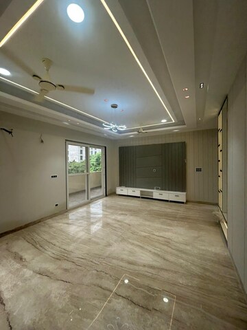 Room in 4 BHK Builder Floor at Green Fields Colony – for Rent