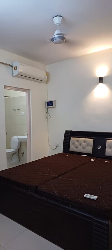 Furnished Amenities in 3 BHK Apartment at Mapsko Paradise, Sector 83 – for Rent