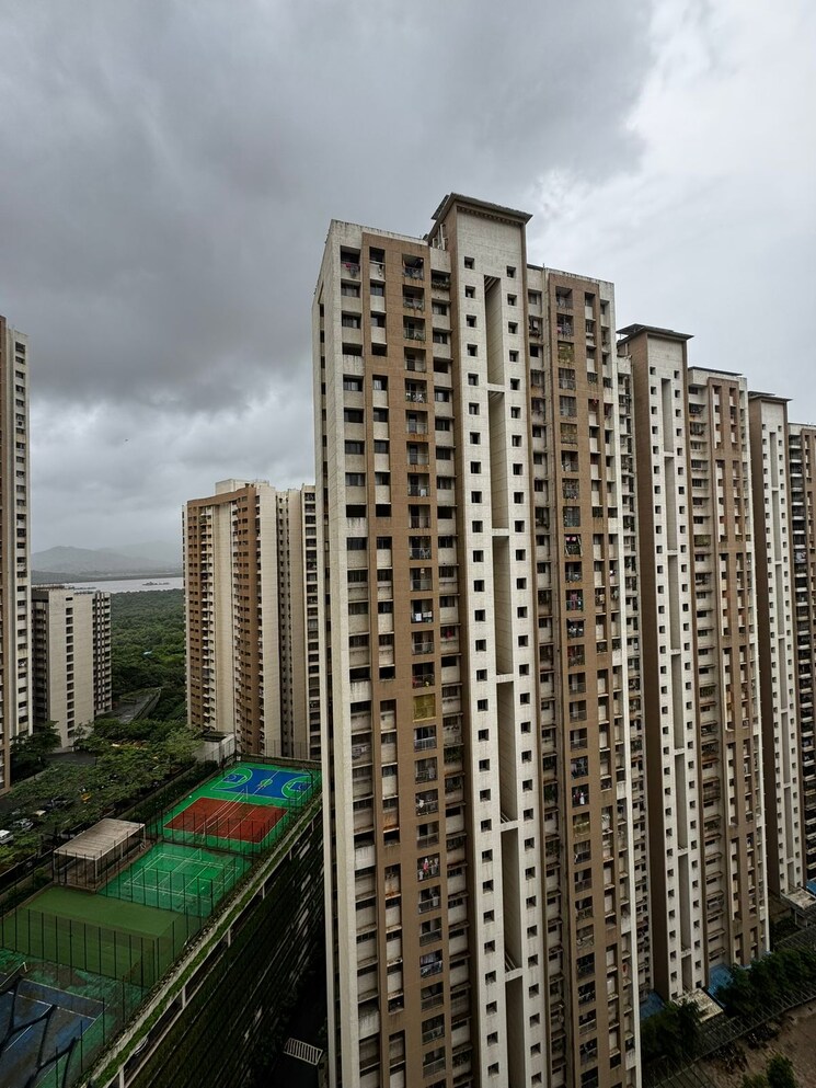 Exterior View, lodha-splendora 2 Bedroom 700 Sq.Ft. Apartment In Ghodbunder Road Thane 9006841