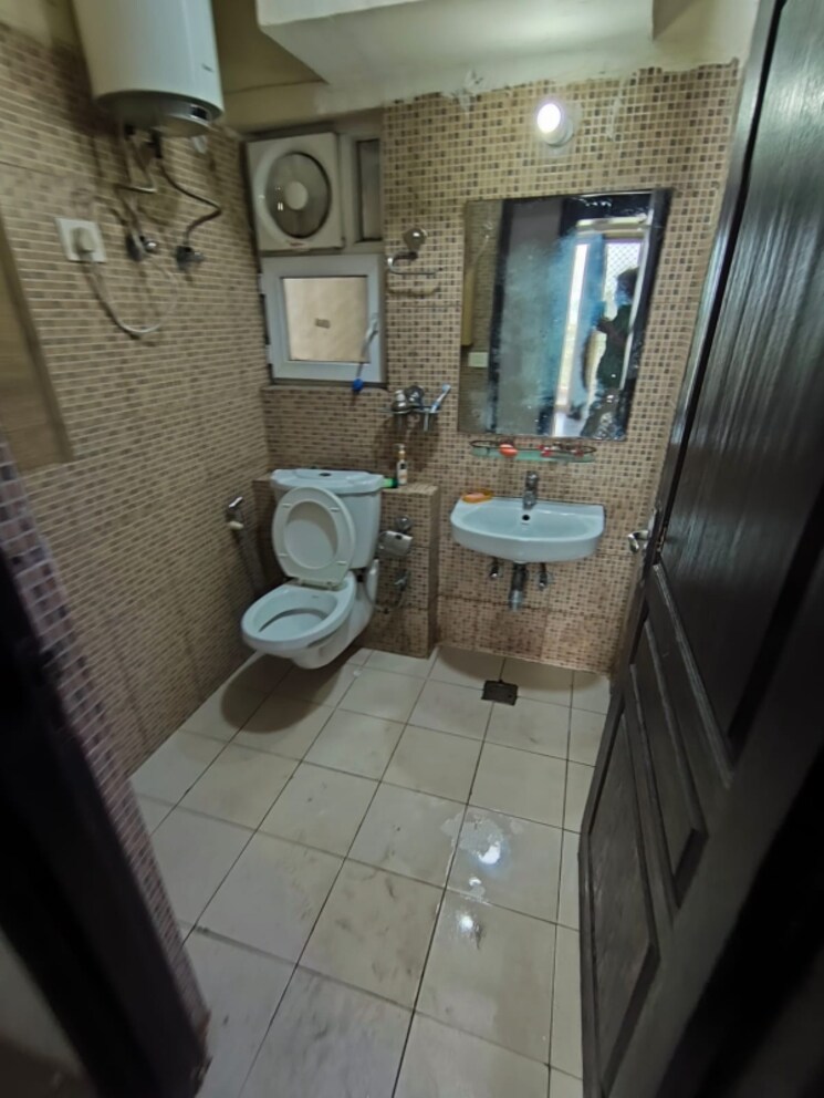 Bathroom, 3c-lotus-zing 3.5 Bedroom 1528 Sq.Ft. Apartment In Sector 168 Noida 9006854