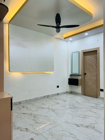 Room in 3 BHK Independent House at Indrapuram – for Sale