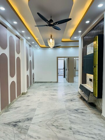 Room in 3 BHK Independent House at Indrapuram – for Sale