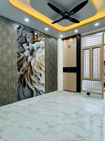 Room in 3 BHK Independent House at Indrapuram – for Sale