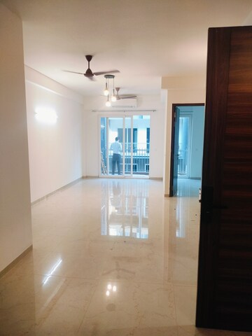 Room in 3 BHK Apartment at Smart World Orchard, Sector 61 – for Rent