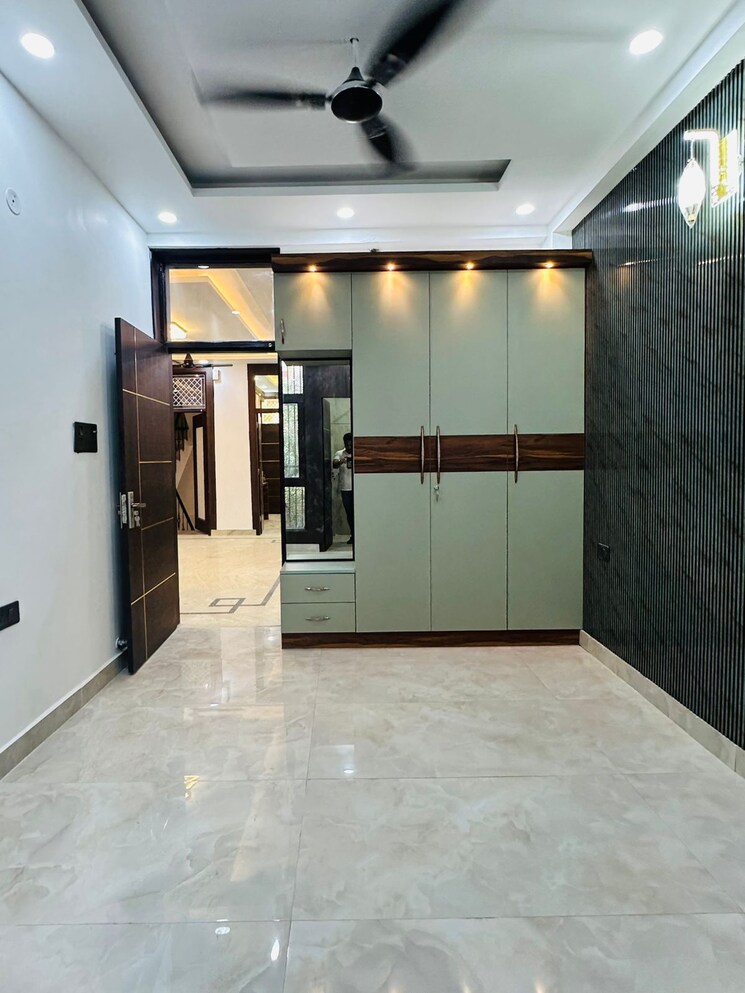 Room, shakti khand iv 3 Bedroom 90 Sq.Mt. Independent House In Shakti Khand iv Ghaziabad 9006873