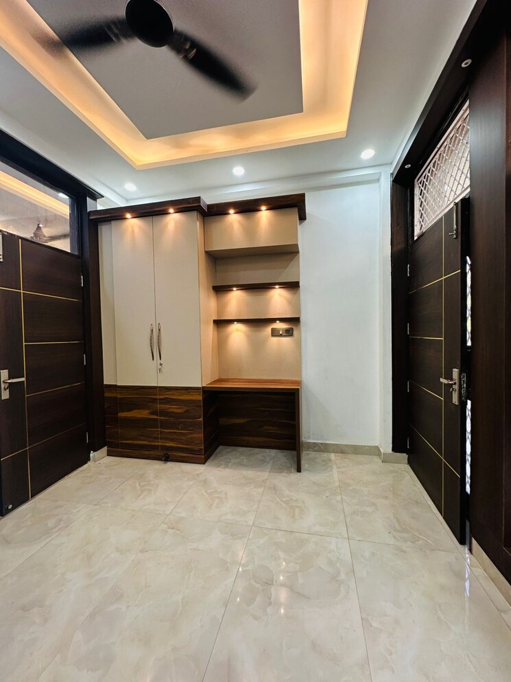 Room, shakti khand iv 3 Bedroom 90 Sq.Mt. Independent House In Shakti Khand iv Ghaziabad 9006873